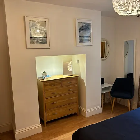Ground Floor Dog Friendly Ideally Situated To Amenities Quiet Comfortable Location With Outside Space Apartmán *