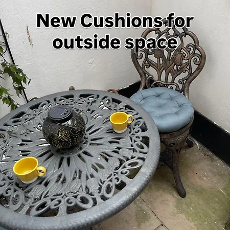 Ground Floor Dog Friendly Ideally Situated To Amenities Quiet Comfortable Location With Outside Space *