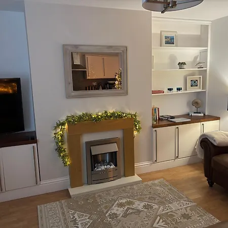 Ground Floor Dog Friendly Ideally Situated To Amenities Quiet Comfortable Location With Outside Space Whitby