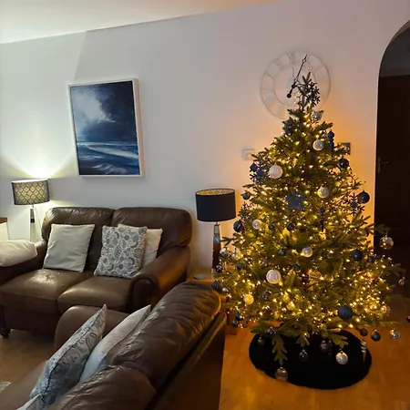 Ground Floor Dog Friendly Ideally Situated To Amenities Quiet Comfortable Location With Outside Space Lägenhet *