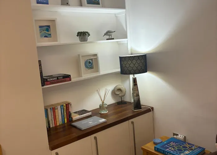 Ground Floor Dog Friendly Ideally Situated To Amenities Quiet Comfortable Location With Outside Space