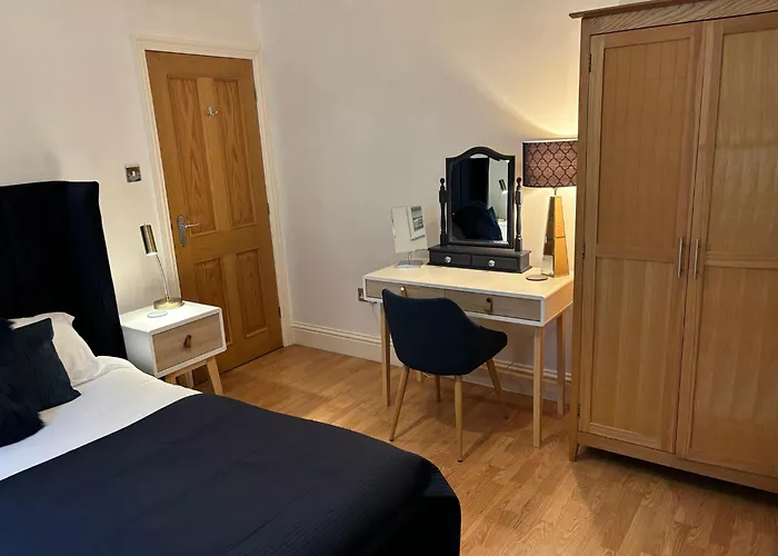 Apartament Ground Floor Dog Friendly Ideally Situated To Amenities Quiet Comfortable Location With Outside Space