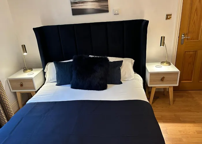 Ground Floor Dog Friendly Ideally Situated To Amenities Quiet Comfortable Location With Outside Space Apartament Whitby