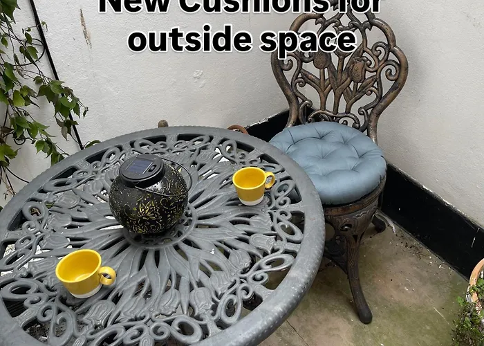 Ground Floor Dog Friendly Ideally Situated To Amenities Quiet Comfortable Location With Outside Space *