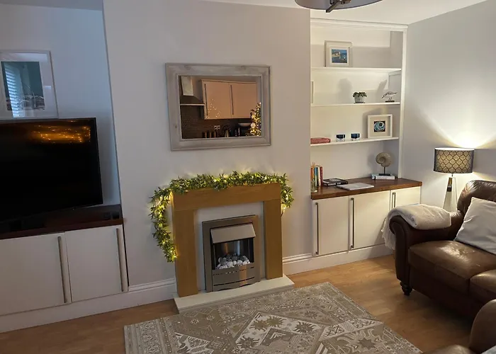 Ground Floor Dog Friendly Ideally Situated To Amenities Quiet Comfortable Location With Outside Space Whitby