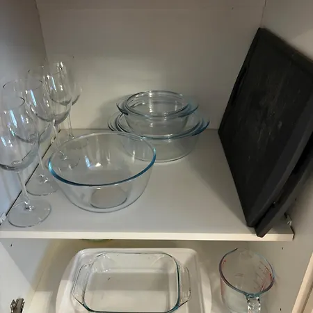 Ground Floor Dog Friendly Ideally Situated To Amenities Quiet Comfortable Location With Outside Space 公寓 *