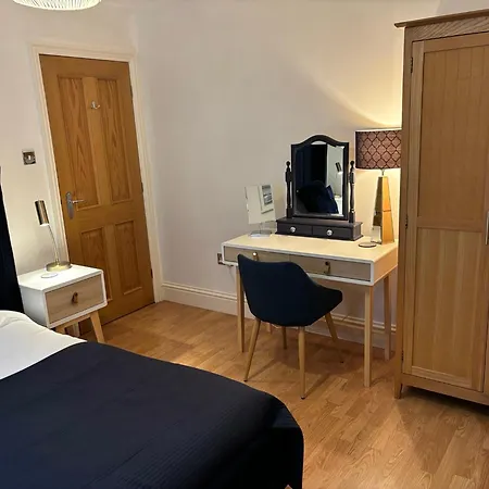 דירה Ground Floor Dog Friendly Ideally Situated To Amenities Quiet Comfortable Location With Outside Space